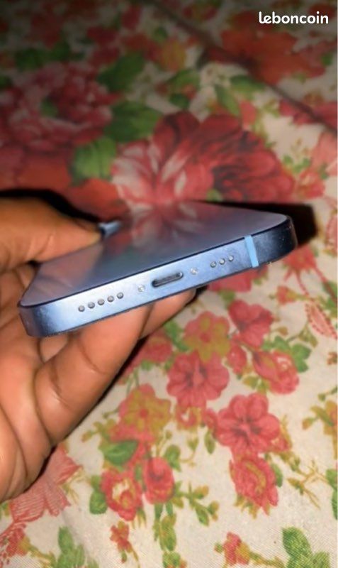 IPhone 14 bleu 256go (image 3)