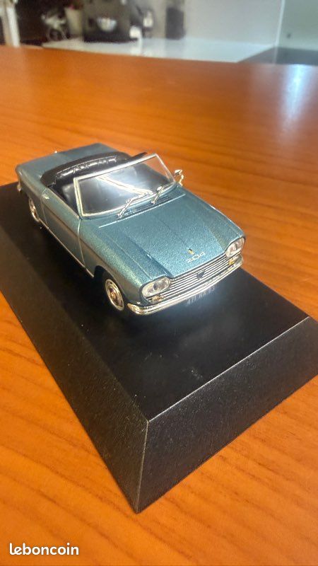 Peugeot 204 Cabriolet Verem - 1/43 - Bleue - Miniature De Collection En Boîte