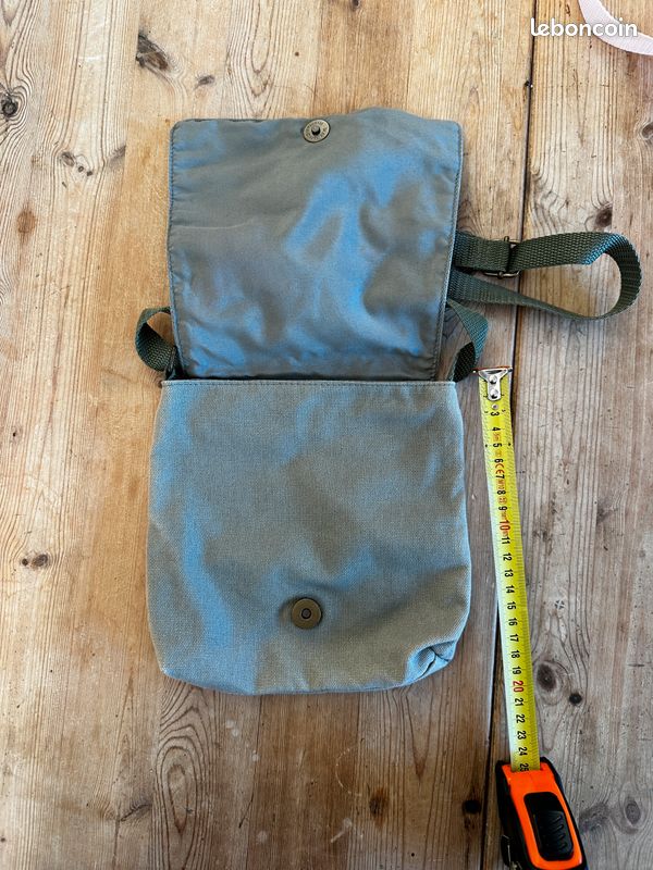 👜 Sac bandoulière toile kaki brodé papillons – Pratique & original (image 2)