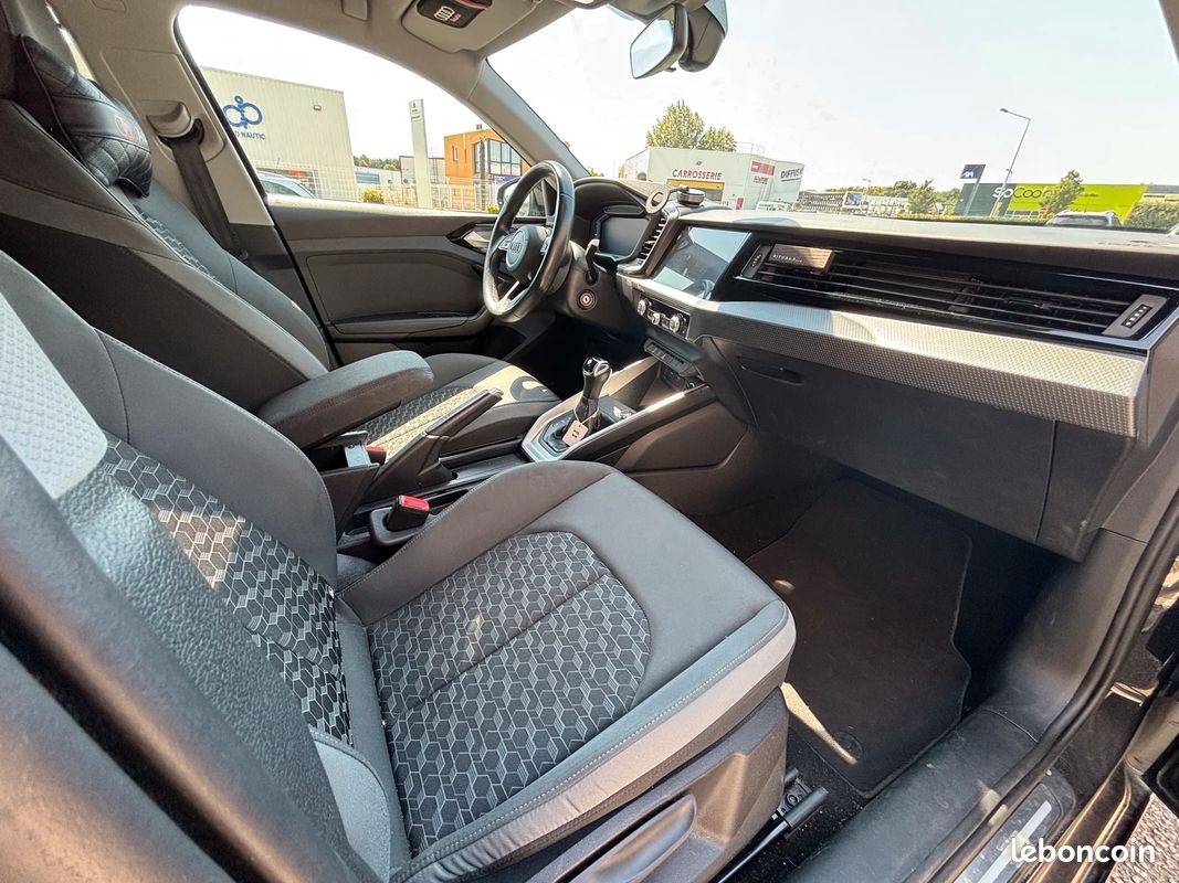 Audi A1 SPORTBACK 25 TFSI Advanced GARANTIE AUDI 2028/SIEGES CHAUFFANT/APPLE CAR PLAY/PACK DESIGN NOIR (image 16)
