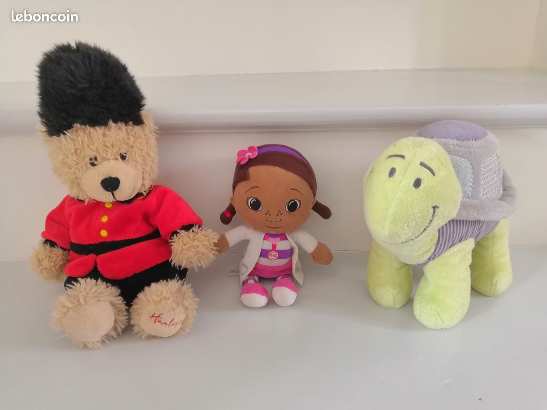 Vends lot de trois peluches ourson, poupee metisse et tortue (image 1)