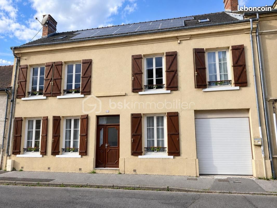 Maison 8 pièces 216 m² · à Ézy-sur-Eure · 216 m² · 393 000 €