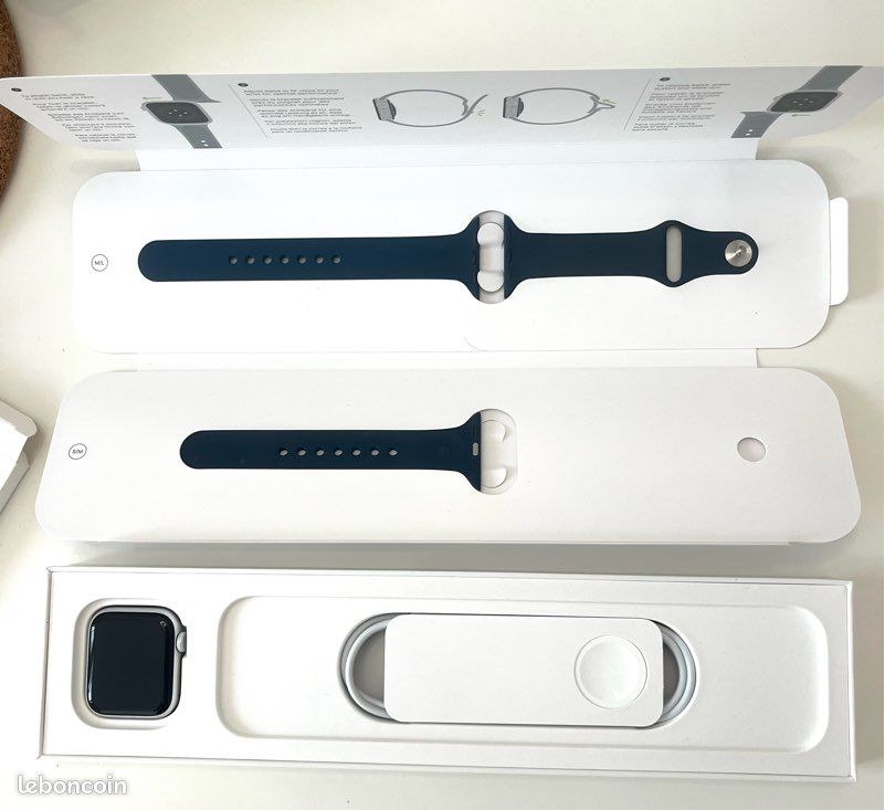 Apple Watch SE 40 mm Silver Aluminium Case Abyss Blue Sport Band