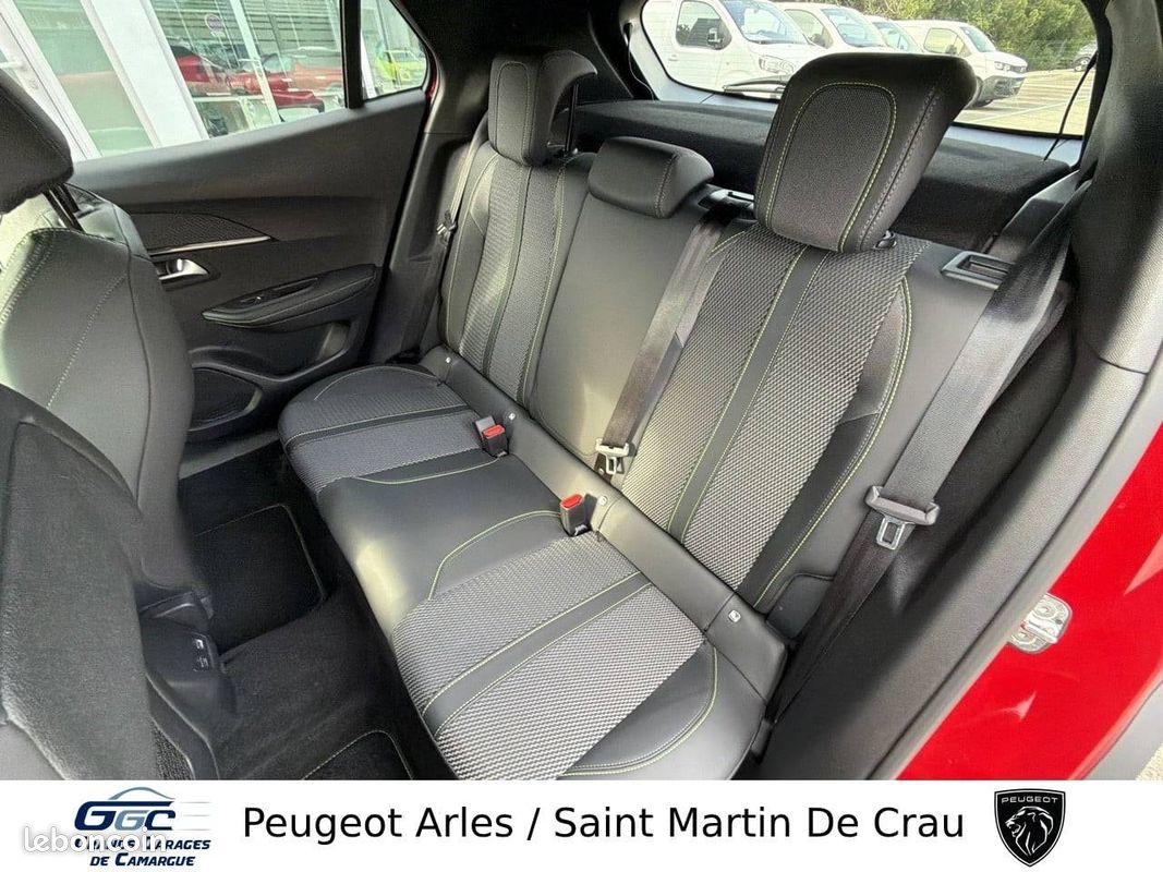 PEUGEOT 2008 Hybrid 145 e-DCS6 GT (image 10)