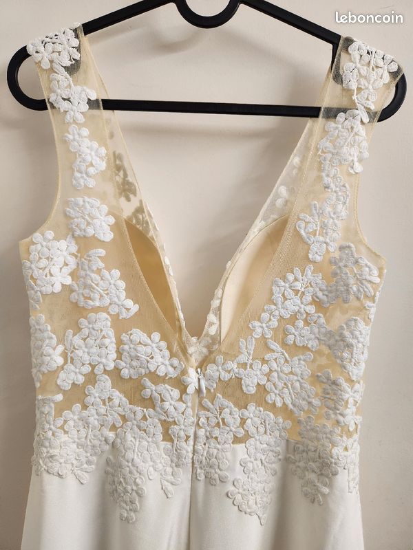 Robe de mariée col V en dentelle (image 4)