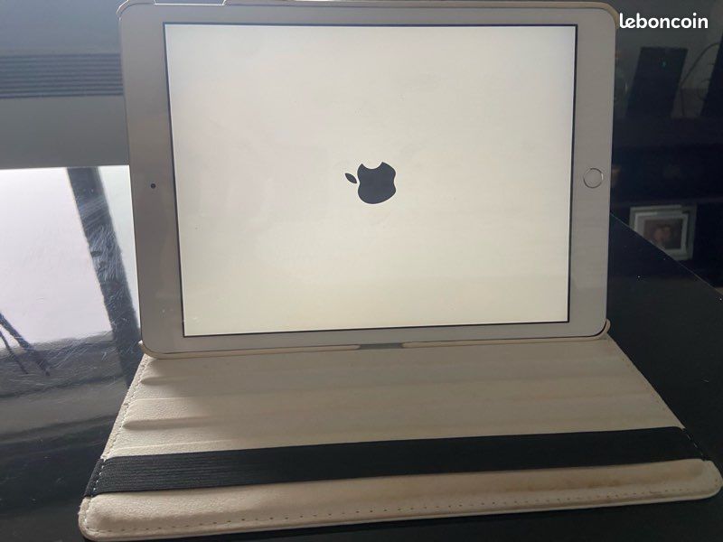 IPad 7 en très bon état (image 1)