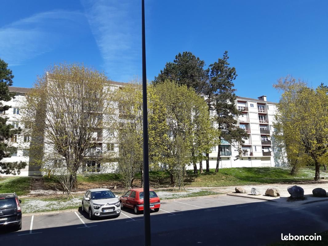 Appartement 5 pièces 94 m² · à Héricourt · 94 m² · 550 €