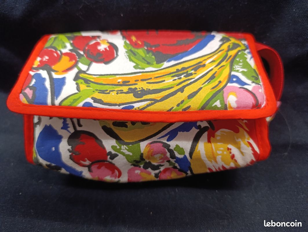 Petite Pochette Rouge et Multicolore pour Maquillage avec Miroir (image 1)