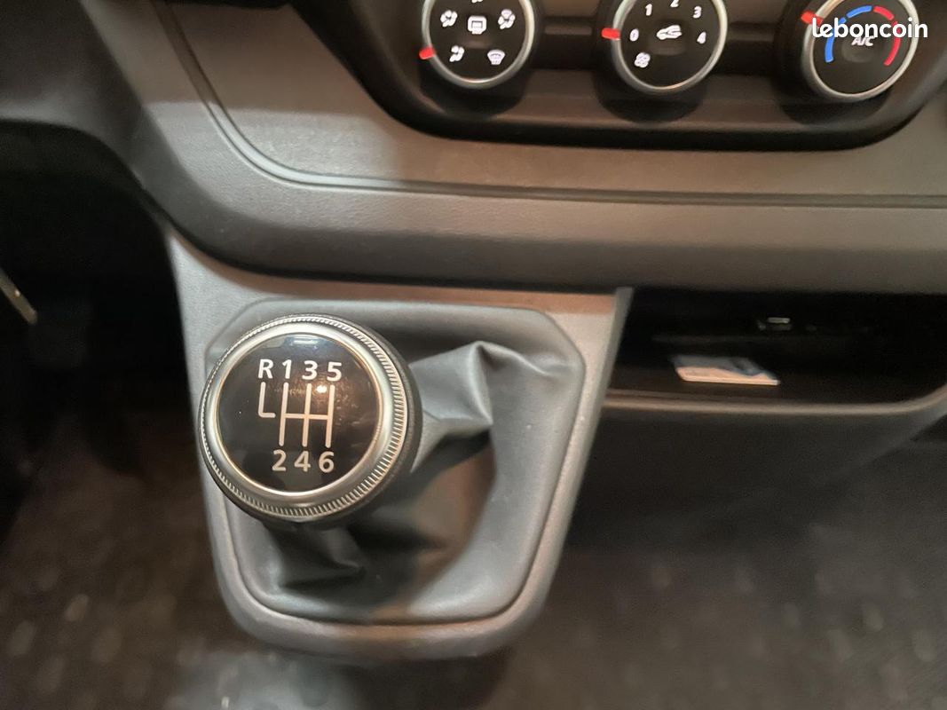 RENAULT TRAFIC L1H1 3000 Kg 2.0 Blue dCi - 130 Euro 6e III FOURGON Fourgon Confort L1H1 PHASE 3 (image 14)