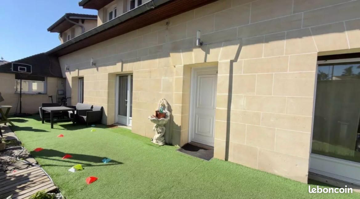 Maison 6 pièces 130 m² · à Neuilly-sur-Marne · 130 m² · 2 000 €
