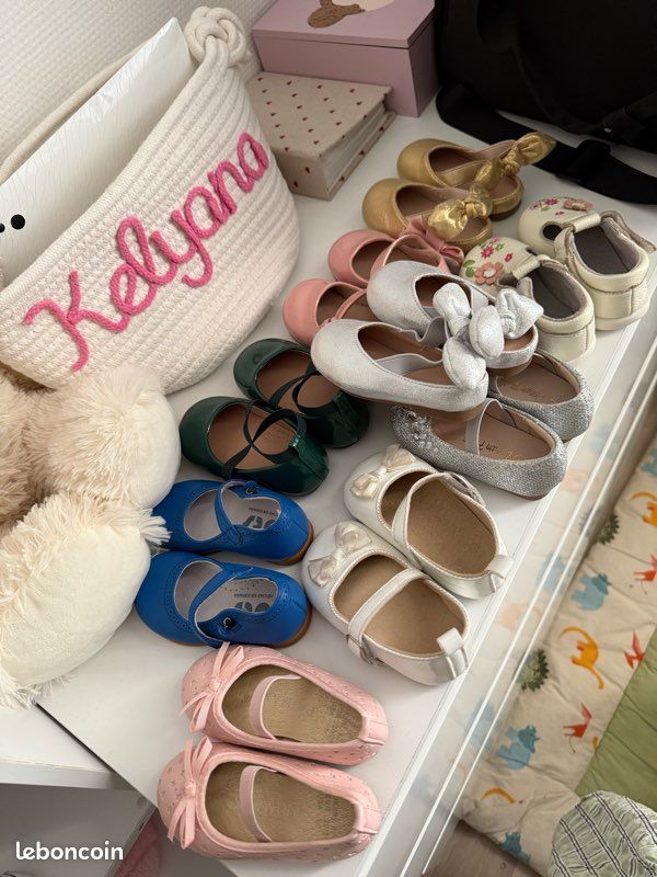 Lot de chaussures pour enfants (image 2)