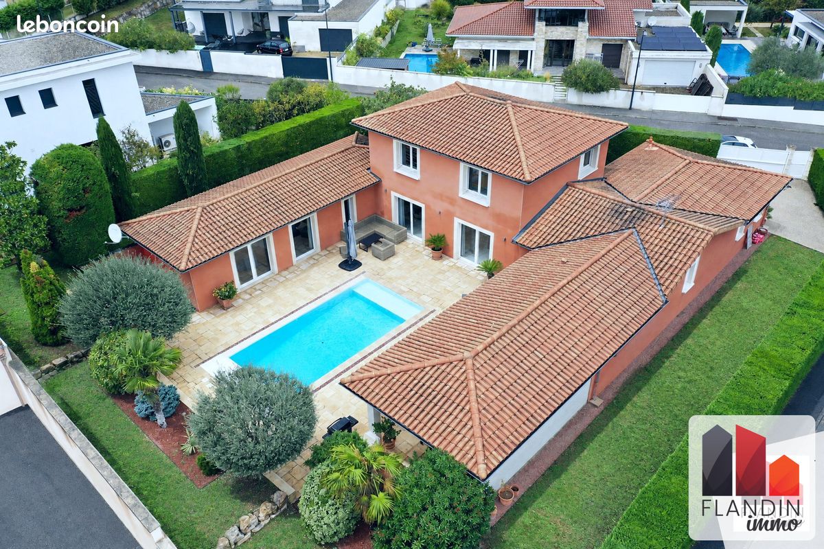 Maison 6 pièces 220 m² · à Charly · 220 m² · 1 200 000 €