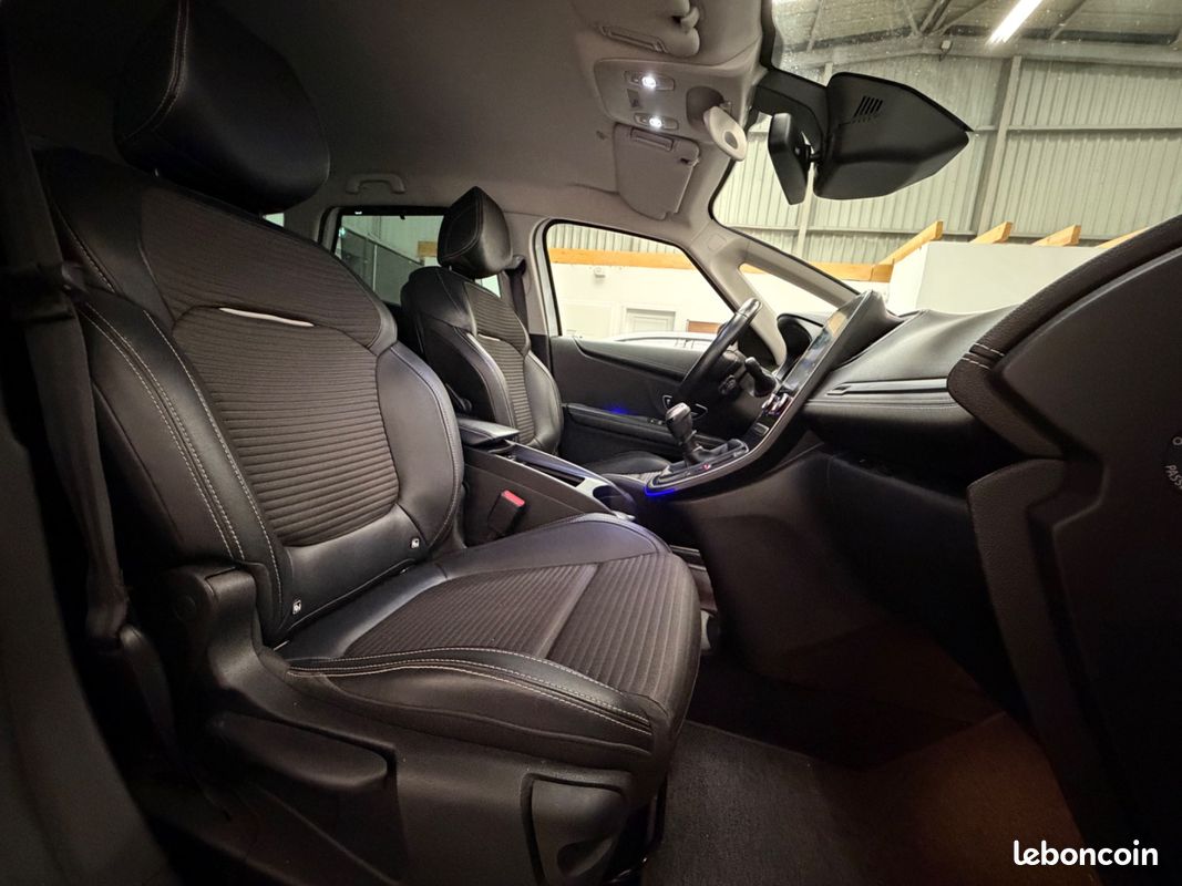 Renault SCÉNIC IV Intens 1.6 DCI 130 / CARPLAY FILAIRE / CAMERA RECUL / RADARS AV AR / GRAND ECRAN / KEYLESS /ROUE DE SECOURS GALETTE (image 26)