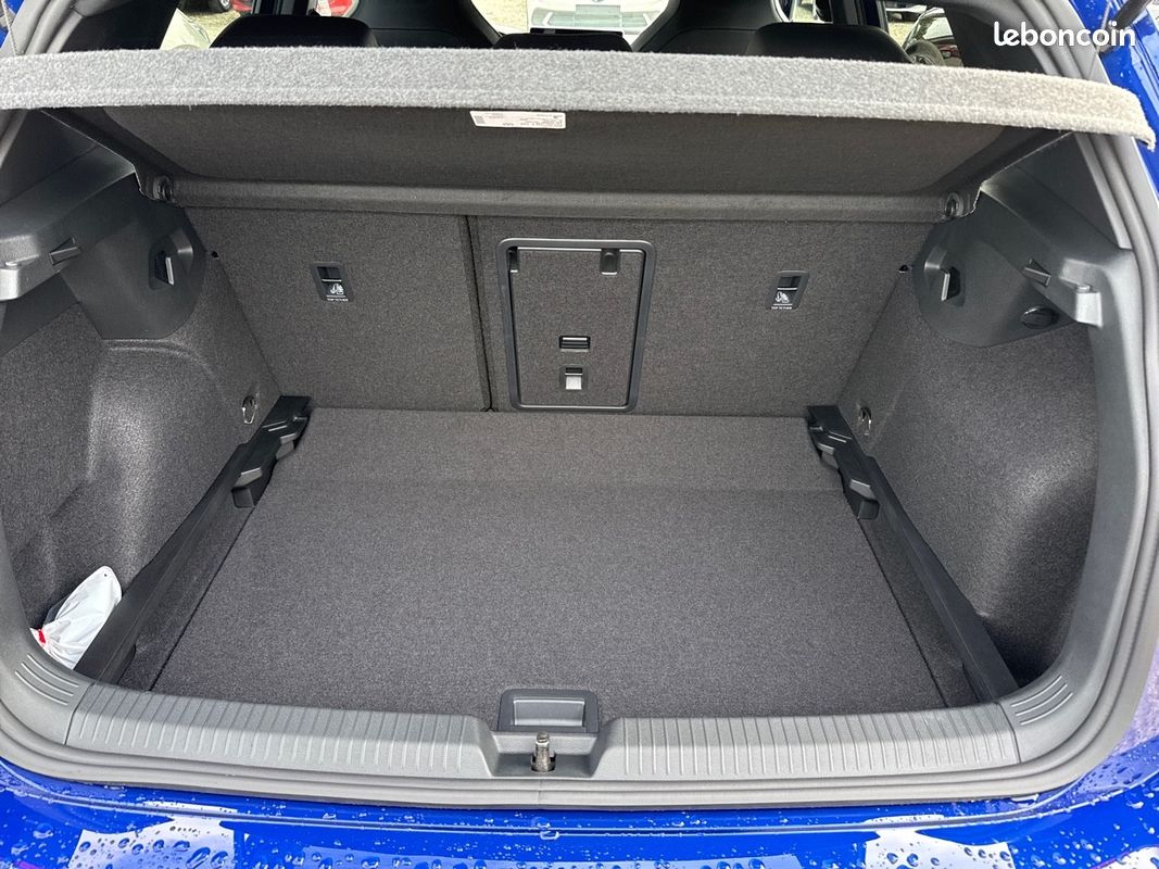 VOLKSWAGEN Golf 1.5 eTSI EVO2 150 DSG7 R-Line Edition (image 22)