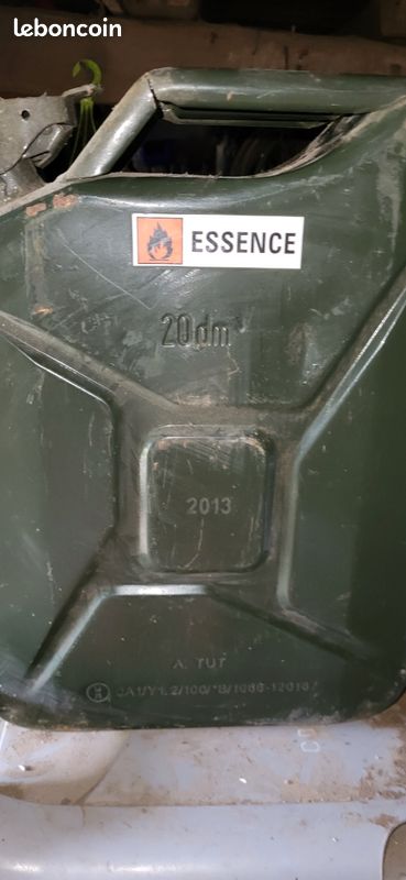 Jerrican fer 20 litres vert armée (image 1)
