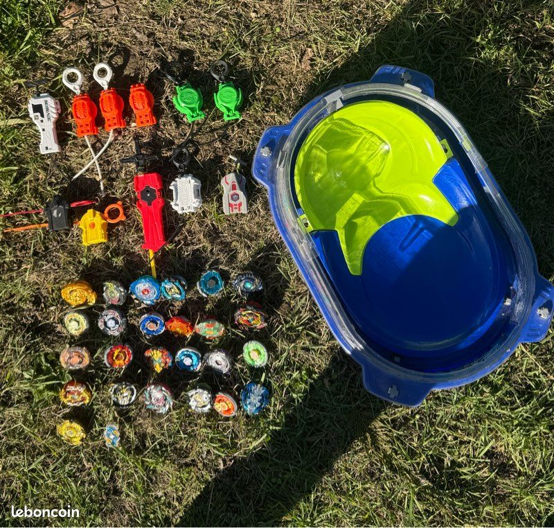 HASBRO Pack de 3 toupies Beyblade pas cher