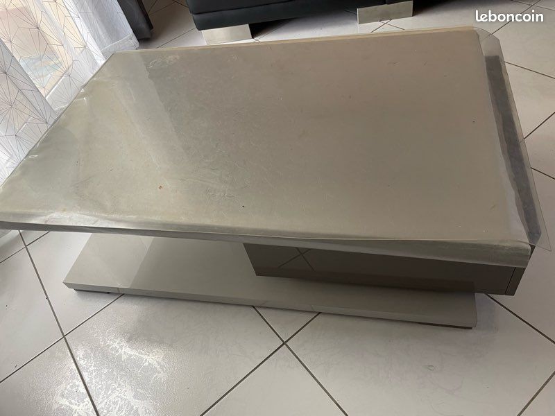 Table basse avec un tiroir de rangement (image 1)