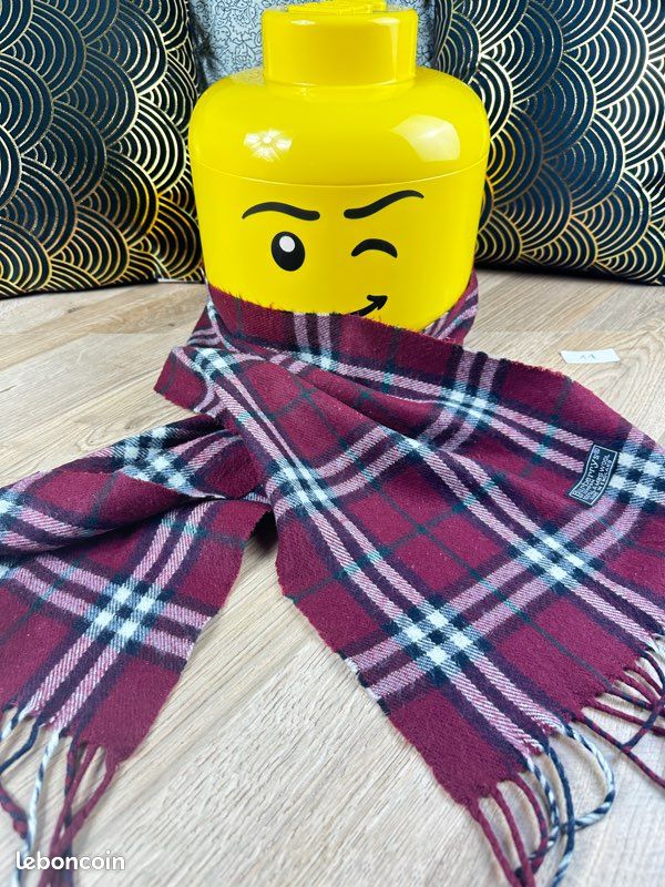 ÉCHARPE BURBERRY ROUGE – NEUVE et AUTHENTIQUE – 100 % LAINE - Accessoires & Bagagerie