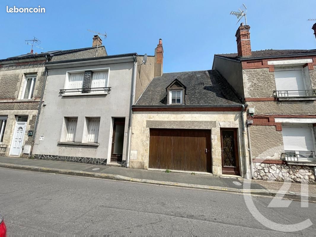 Maison 6 pièces 123 m² · à Saint-Denis-de-l'Hôtel · 123 m² · 194 000 €