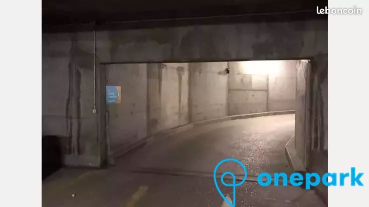 Parking 12 m² · à Paris · 12 m² · 104 €/mois