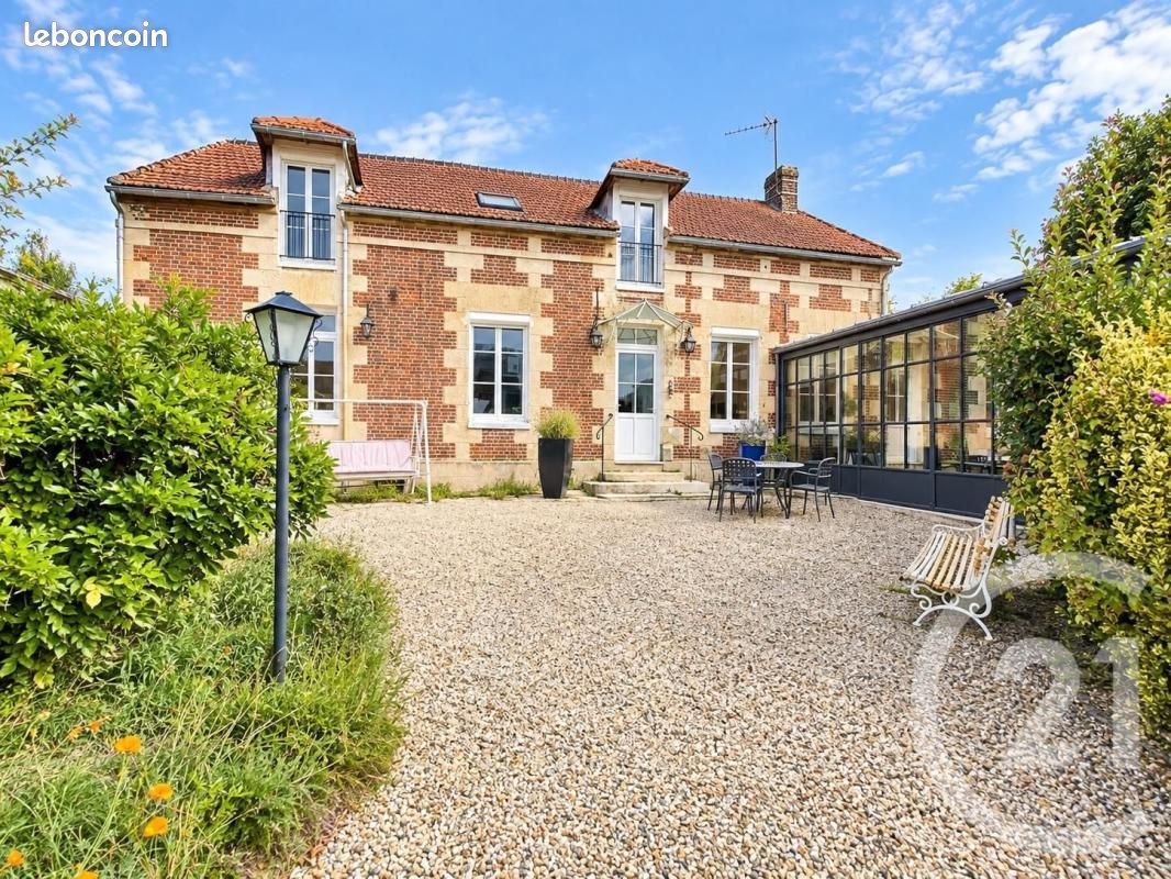 Maison 10 pièces 252 m² · à Jonquières · 252 m² · 750 000 €