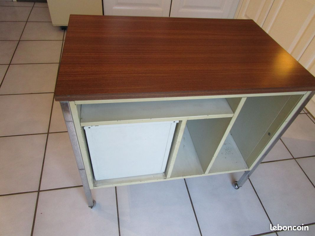 Meuble de bureau métallique des années 70 (image 1)