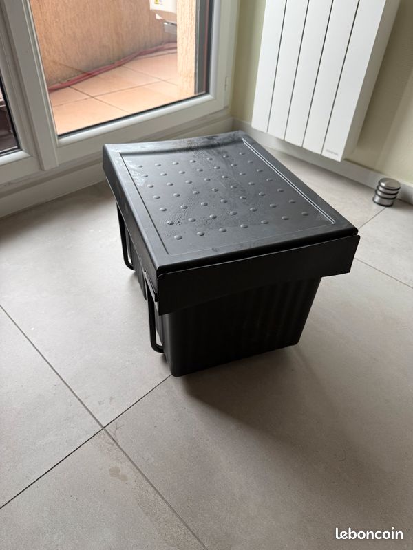 Bloc poubelles sous évier à glissières (image 1)