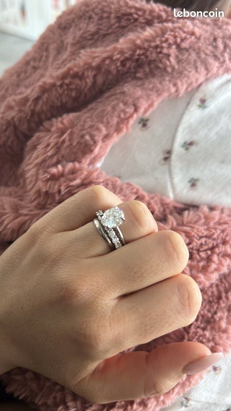 Bague De Fiançailles 3 Pierres En Or Blanc 14k - Moissanite Lab 2ct Ovale VVS1 - Sur Mesure
