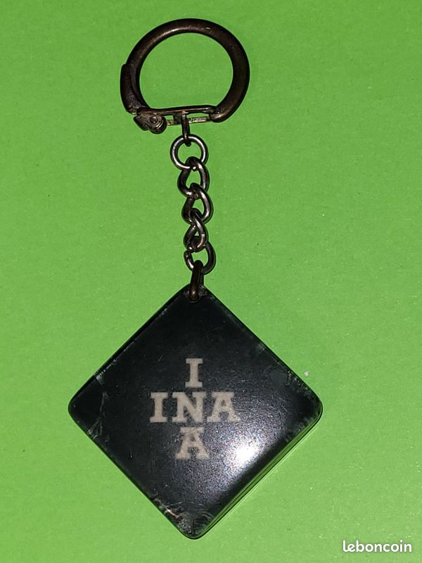 Porte clé INA - vintage (image 1)