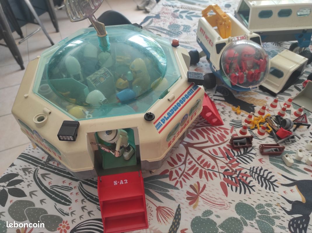 PLAYMOBIL PLAYMOSPACE TABLEAU de commandes jauni de la station spatiale PLAYMOBIL PLAYMOSPACE TABLEAU de commandes jauni de la station spatiale