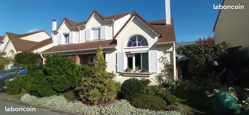 Maison 7 pièces 155 m² · à Voisins-le-Bretonneux · 155 m² · 680 000 €
