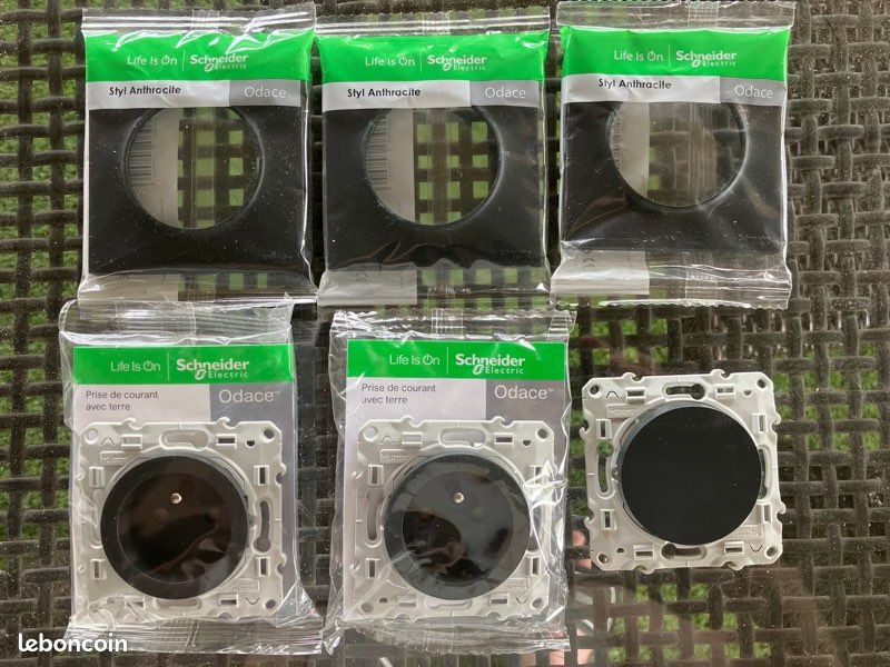 Prise Haut-Parleurs Schneider Odace Anthracite - 2 Sorties - Pour Installation Audio Professionnelle