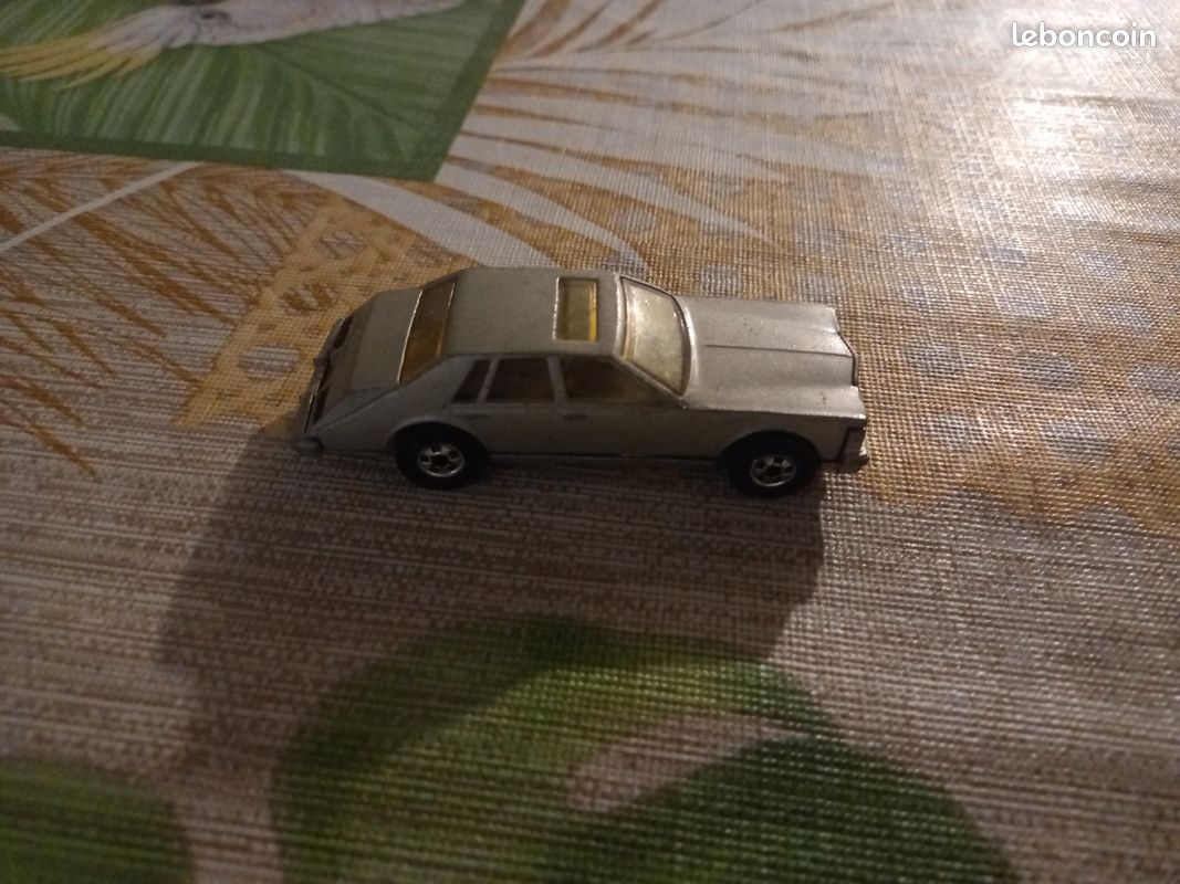 Voiture Hot Wheels Cadillac Seville 1980 - Jeux & Jouets Voiture Hot Wheels Cadillac Seville 1980 - Jeux & Jouets