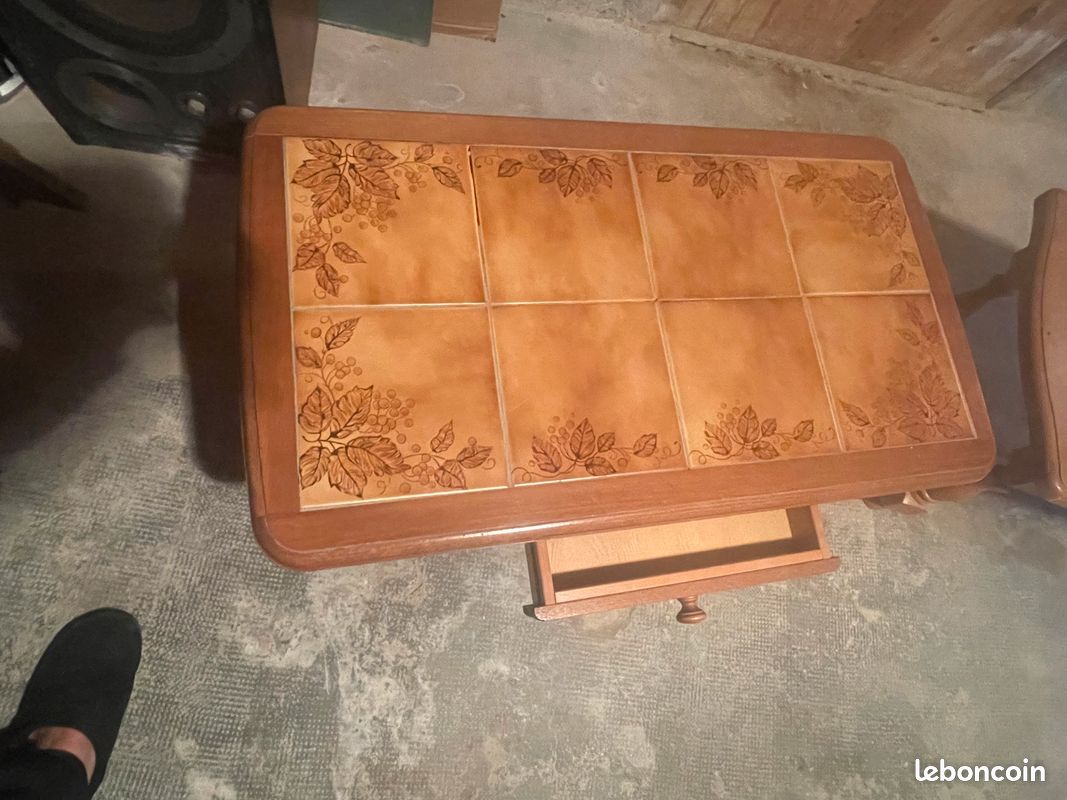 Tables basses en bois et carrelage (image 3)