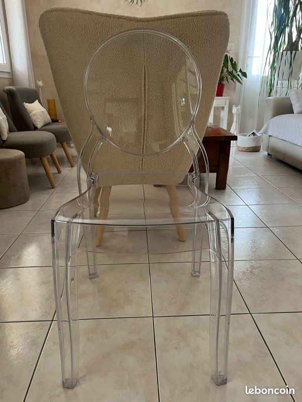 4 Chaises polycarbonate (image 1)
