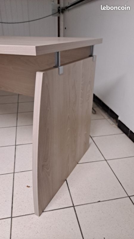 Bureau en parfait état (image 2)