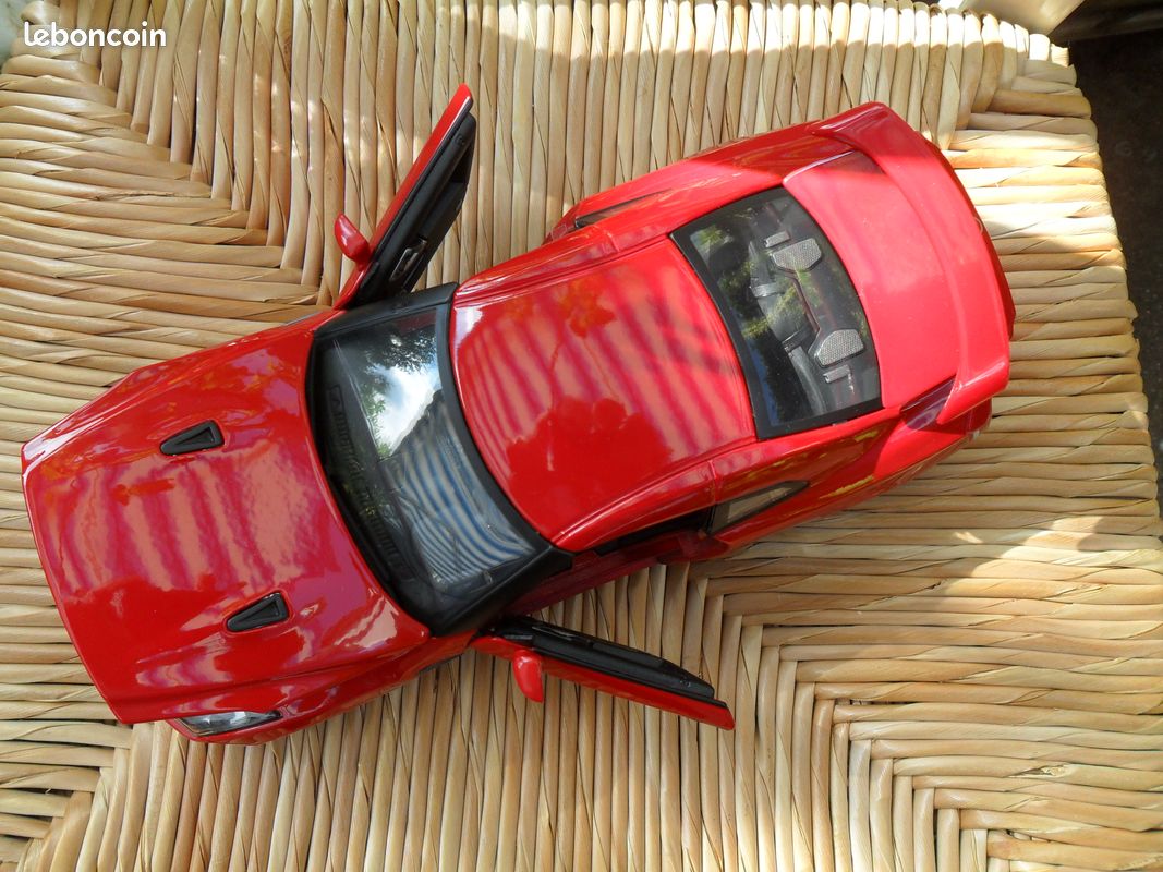 Voiture Miniature 1/18 Nissan GT-R 2008 (image 3)