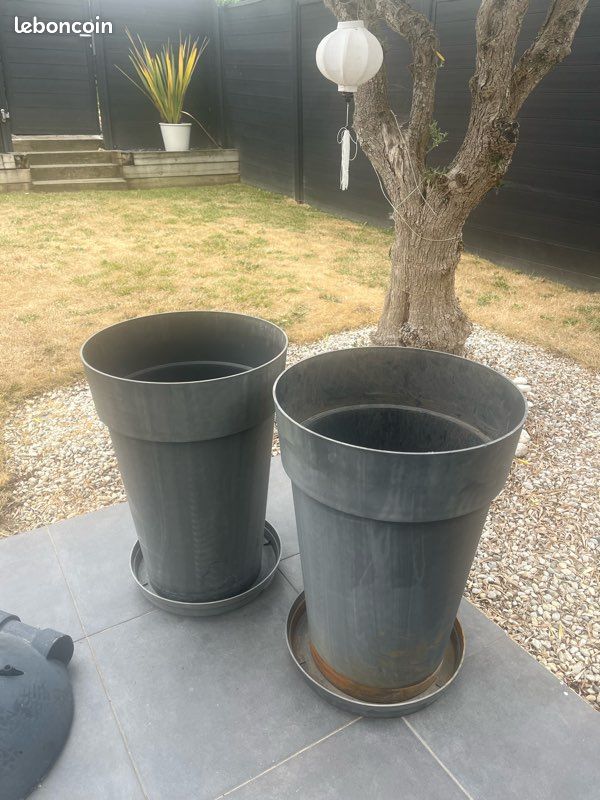 2 grands pots d’extérieurs noirs (image 2)