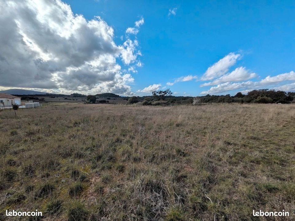 Terrain 1 300 m² Escales · 99 000 €