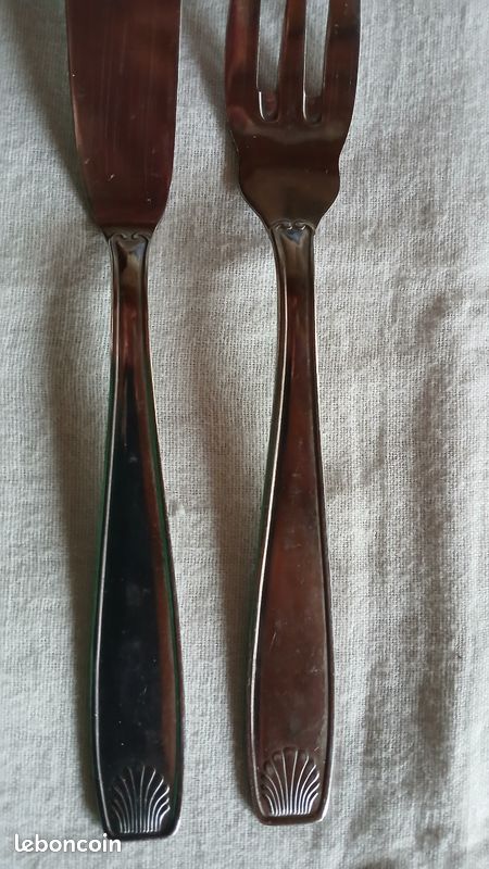 Série De 6 fourchettes, 6 grosses cuillères et 4 petites fourchettes