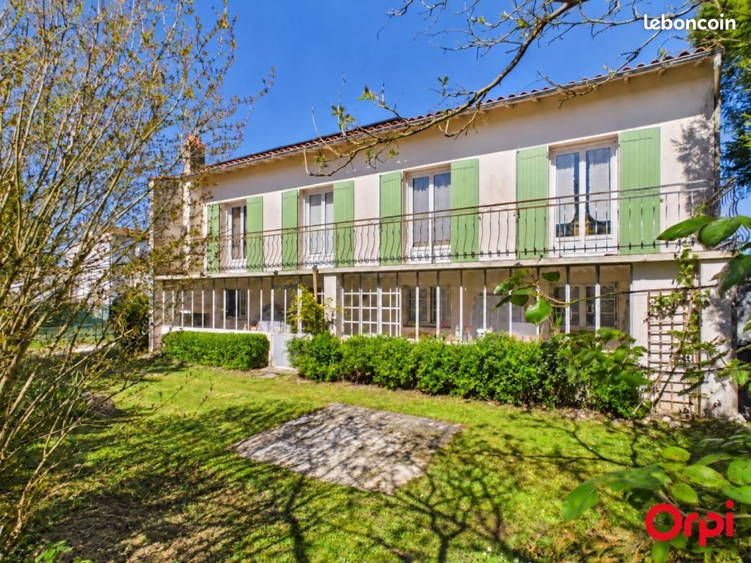 Maison 5 pièces 176 m² · à Saint-Georges-des-Coteaux · 176 m² · 311 000 €