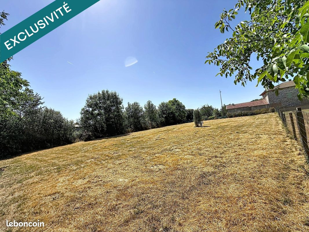 Terrain 2400 m² · à Le Cuing · 2 400 m² · 35 000 €