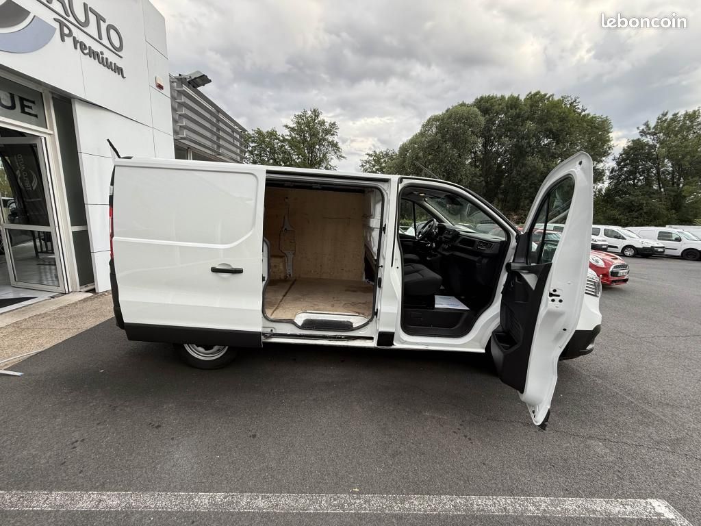 RENAULT TRAFIC L1H1 2800 Kg 2.0 Blue dCi - 130 Fourgon Confort TVA RECUPERABLE + CLIM (image 30)