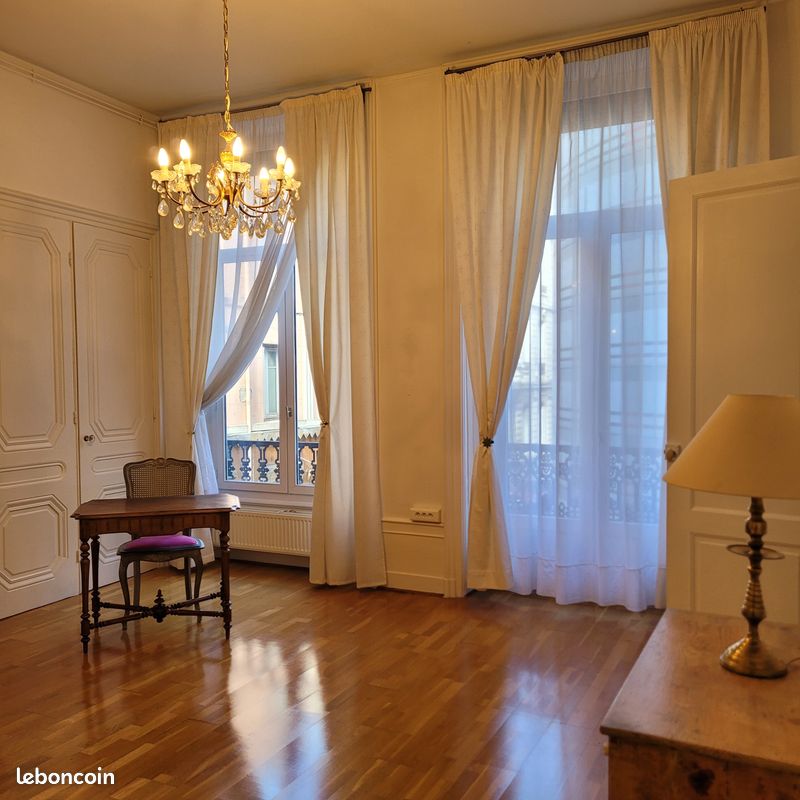 Parking 90 m² · à Saint-Étienne · 90 m² · 820 €/mois