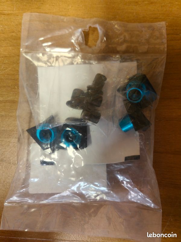 Neuf- Vis/Caches + Paire plateaux 46-36 Ultegra R8100 12V (image 3)