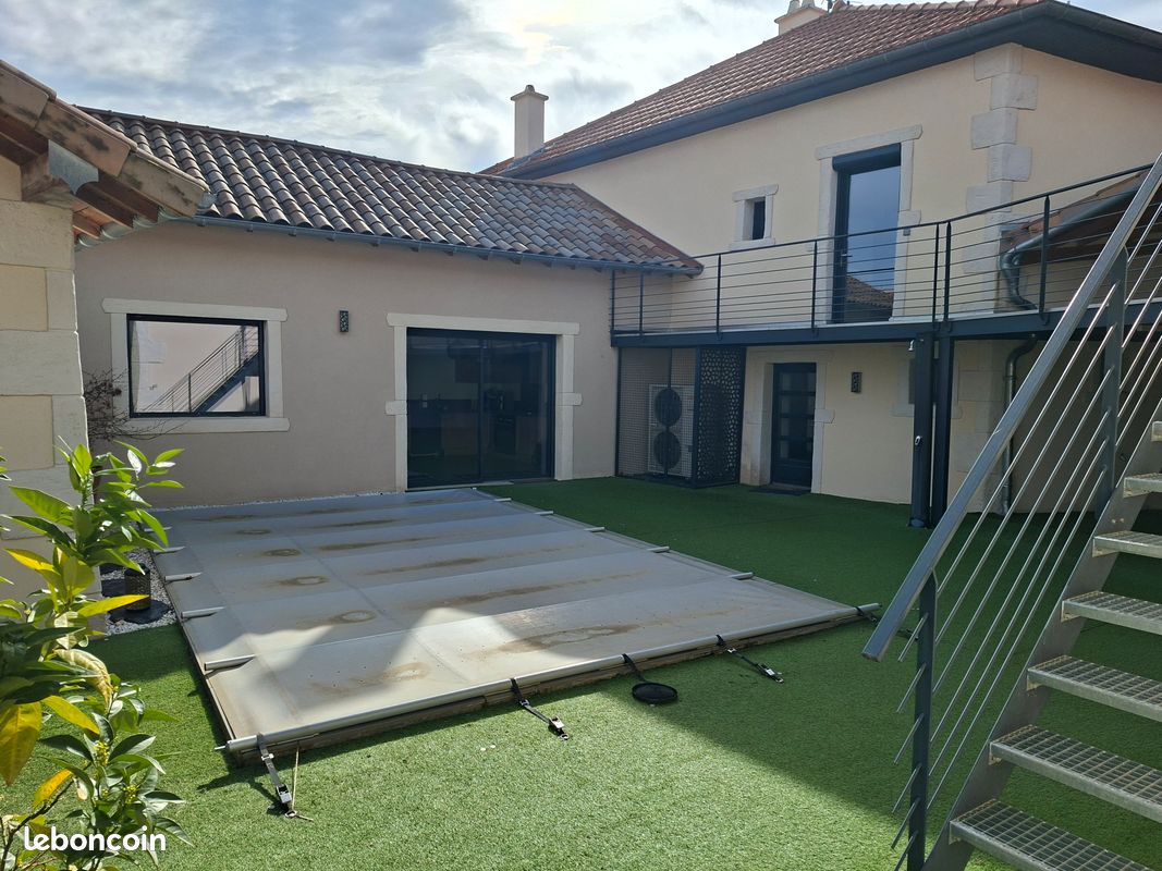 Maison 8 pièces 240 m² · à Cormoranche-sur-Saône · 240 m² · 495 000 €
