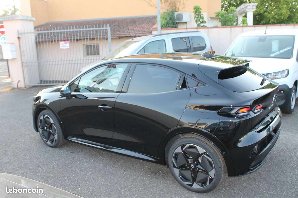 Renault Clio VI 1.2 TCE 115 Techno Pack Hiver, Pack Safety et Jantes Aluminium 18" sortie le 30/03/2026 - 5 Kilomètres (image 2)