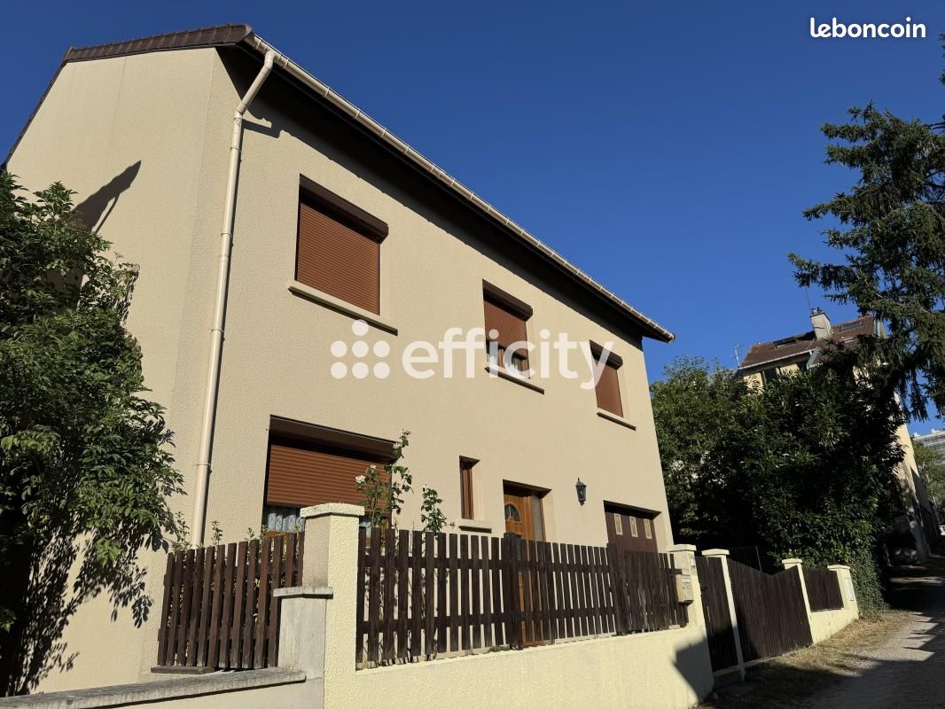 Maison 7 pièces 163 m² · à Chaville · 163 m² · 930 000 €