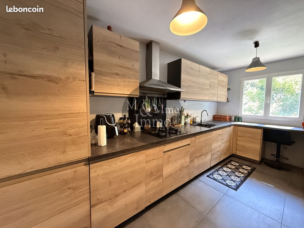 Maison 6 pièces 222 m² · à La Ciotat · 222 m² · 889 000 €