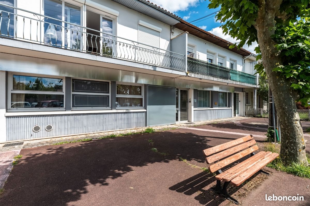 Appartement 8 pièces 145 m² · à Montpon-Ménestérol · 145 m² · 160 000 €